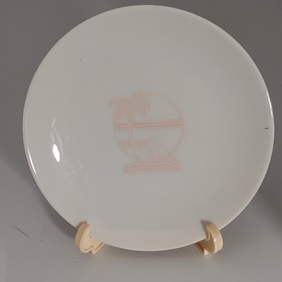 🌷‼️5/$20 -  Ceramic Souvenir Trinket 4" Plate, Palm Tree & Wave w/ Stand - Picture 5 of 6